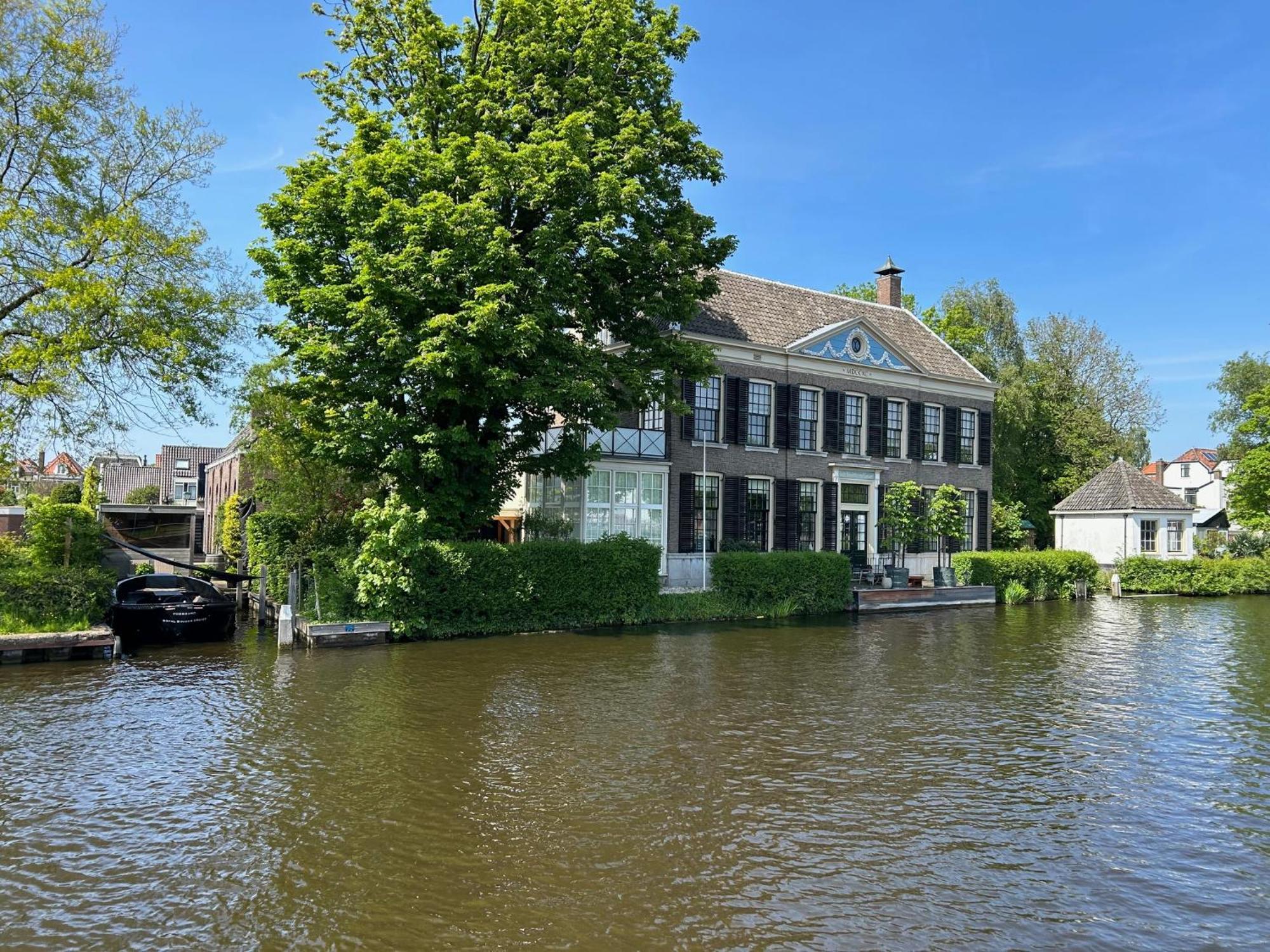 Koetshuis Aan Het Water 3 Bedroom Villa Voorburg Exterior foto